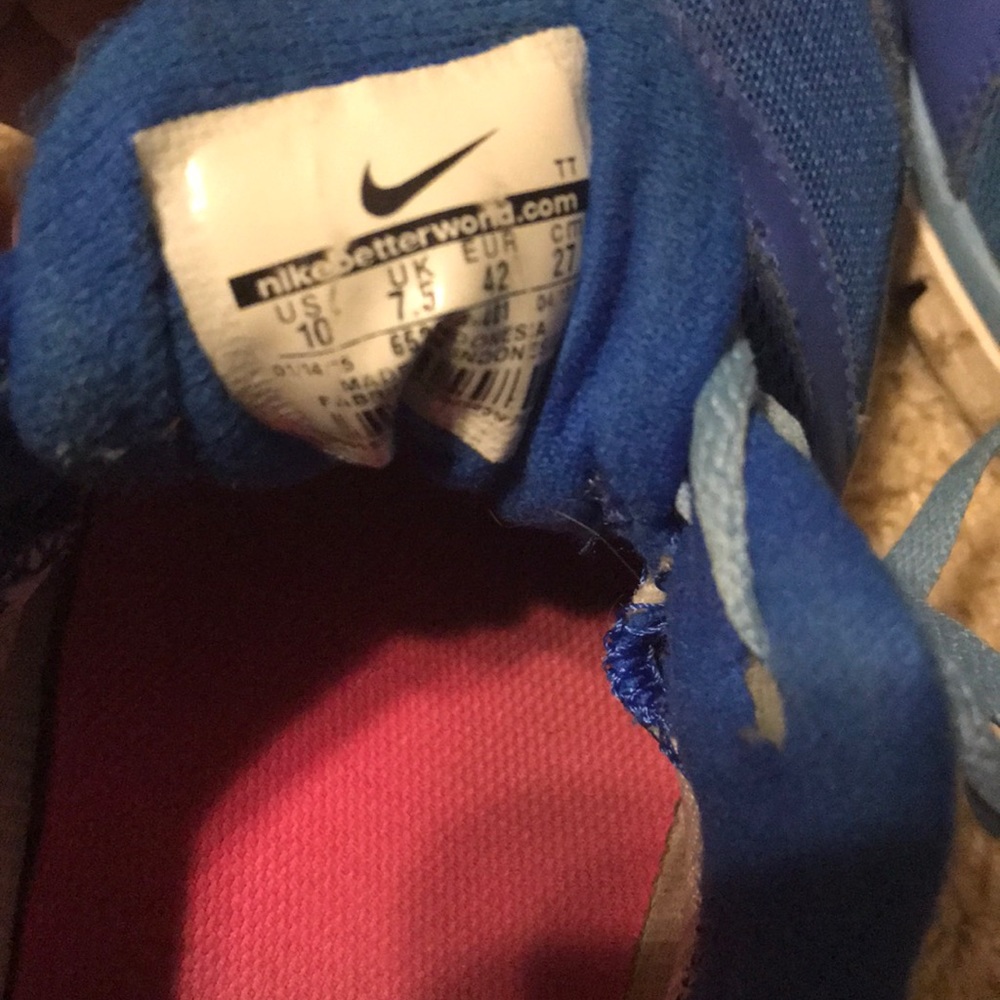 Nike tennis shoes - Picture 2 of 2